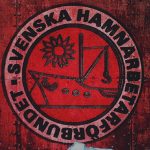 Bild på Svenska Hamnarbetarförbundets logga på ett skepp och med svallande vågor, samt Solidaritets logga i nedre hörnet av bilden.